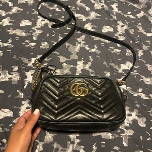 Gucci GG MARMONT SMALL SHOULDER BAG black and gold